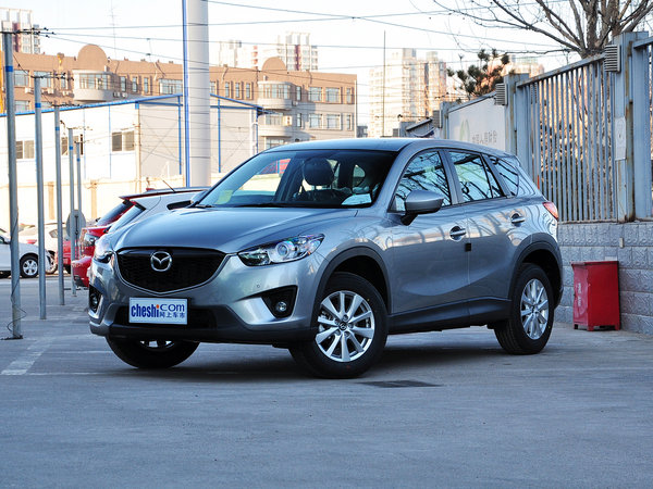 長安馬自達 2.0L 自動 車輛左前45度視角