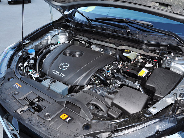 長安馬自達 2.0L 自動 發(fā)動機主體特寫