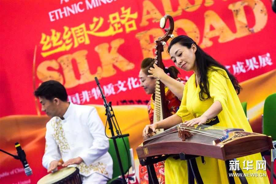 (國際·圖文互動)(1)“絲綢之路中國非物質(zhì)文化遺產(chǎn)和民族地區(qū)扶貧成果展”亮相聯(lián)合國維也納辦事處