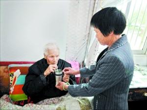 廣東九旬抗戰老兵失獨子 兒媳不離不棄照料15載