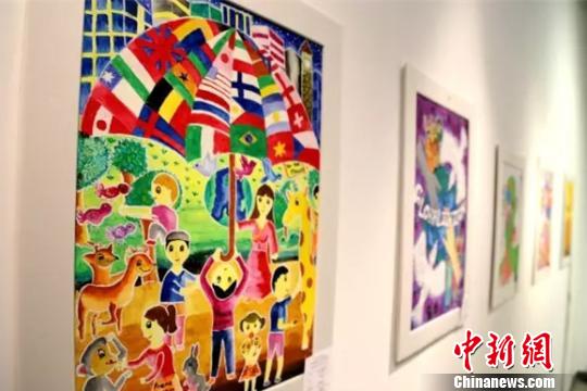 絲路國家青少年執筆共畫“和平·友誼·地球村”