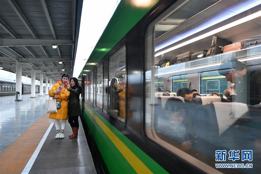 (社會)(3)蘭渝鐵路開行時速160公里“復興號”動車組