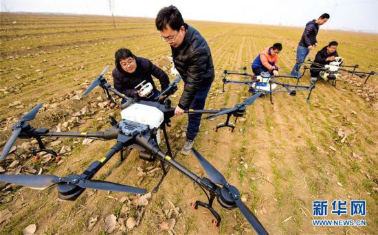 (社會)(2)河北衡水:無人機田間傳技助春耕