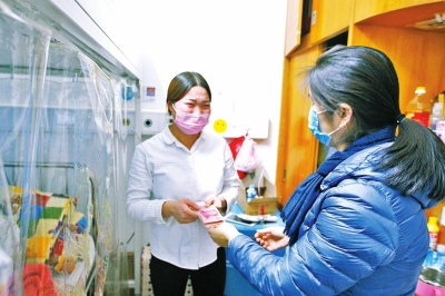 老人每月退休金2600元 匯款2400捐助白血病患兒