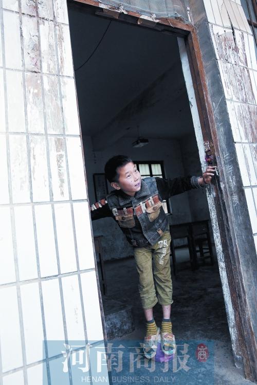 不舍爺爺和老師 淇縣小學(xué)生堅守“兩個人的學(xué)校”