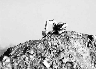 別的地方都在環保攻堅 這里采石繁忙塵土飛揚