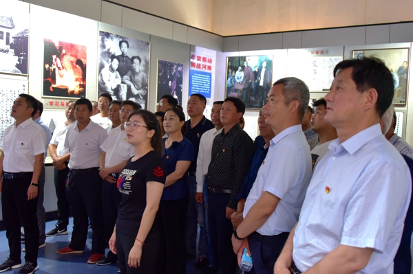 人保財險駐馬店分公司:組織所包扶貧村黨員接受紅色教育