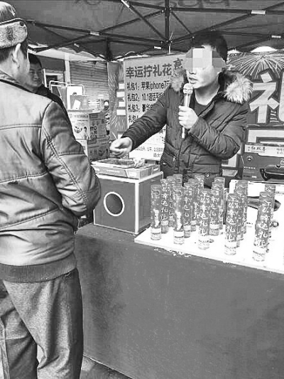 信陽街頭現騙人新套路 高價售賣低端電子產品