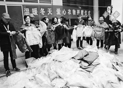 鹿邑90后農民要賬要回500多件皮衣 全捐了出去