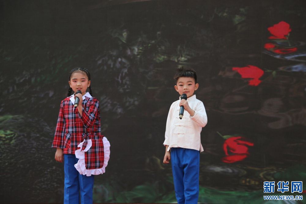 鄭州:文藝進社區 敬老在行動 鄭州:文藝進社區 敬老在行動