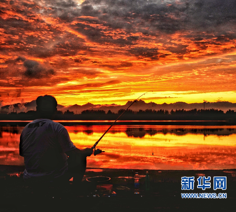 河南濟(jì)源:風(fēng)起云層動(dòng) 雨歇晚霞明 河南濟(jì)源:風(fēng)起云層動(dòng) 雨歇晚霞明