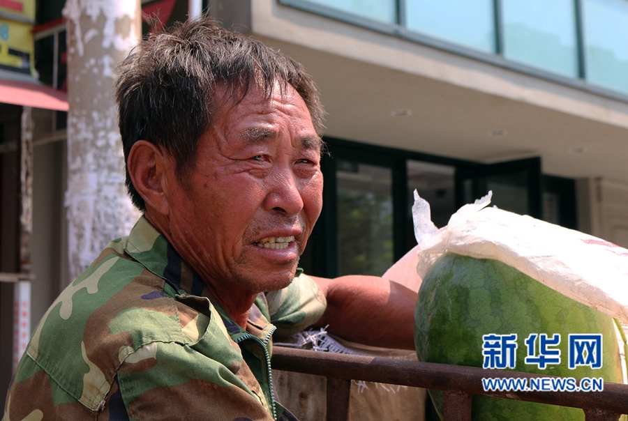 鄭州:高溫下的勞動者們 鄭州:高溫下的勞動者們