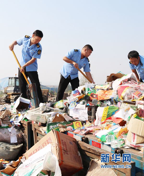 河南寶豐集中銷毀19車不合格食品藥品