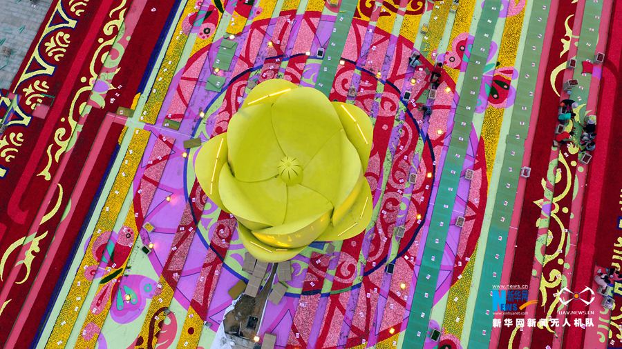 河南鄢陵:300萬株鮮花打造巨型“地毯” 河南鄢陵:300萬株鮮花打造巨型“地毯”