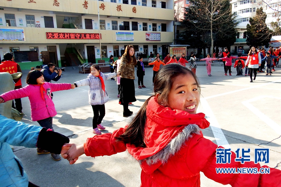 河南洛陽:寒冬為山區留守兒童送暖 河南洛陽:寒冬為山區留守兒童送暖