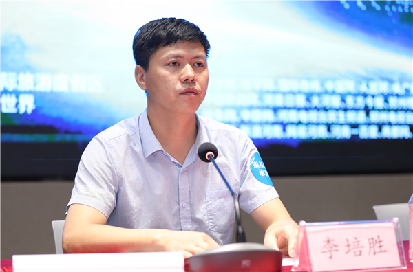 河南首家無人機(jī)表演編隊(duì)亮相 夜空中上演科幻大片!