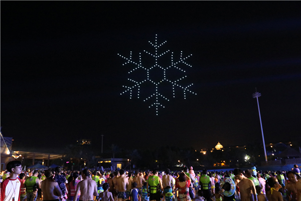 河南首家無人機(jī)表演編隊(duì)亮相 夜空中上演科幻大片!