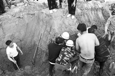 2歲女童不慎墜井 因深井狹窄消防掘地1小時施救