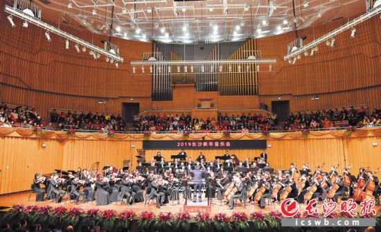 2019長沙新年音樂會奏響華章,獨唱、管弦樂、協奏曲、合唱輪番上演。長沙晚報記者 周柏平攝