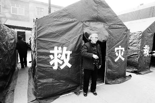 有40多戶村民被安置在救災帳篷里