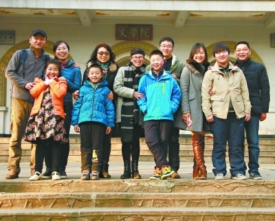 組圖:高校同宿舍8女生畢業后堅持17年聚會