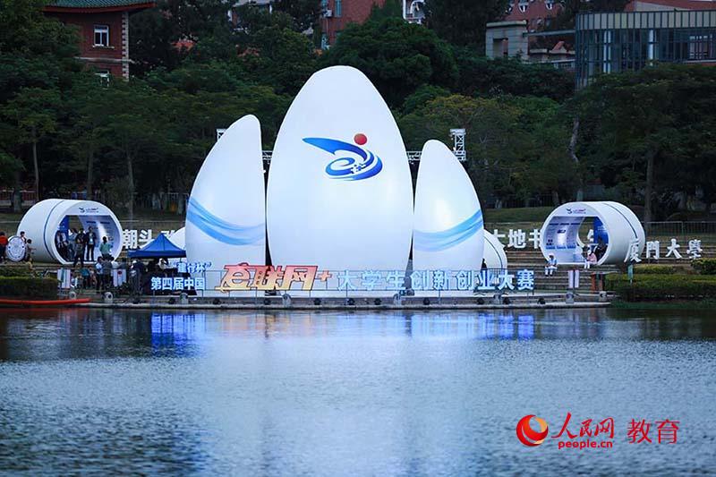 創(chuàng)客風(fēng)采展示區(qū) 胡馨/攝