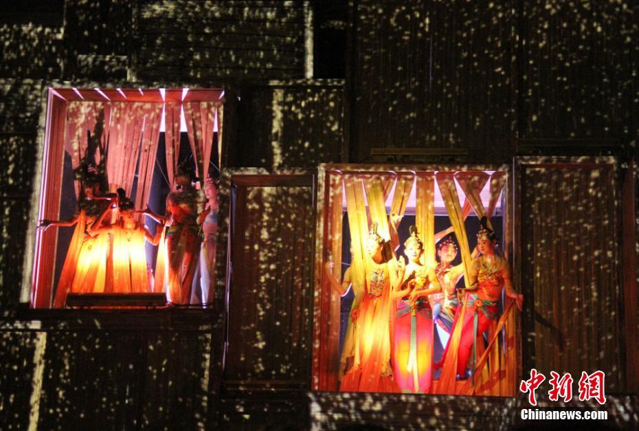 《又見(jiàn)敦煌》實(shí)景“穿越”講述絲路故事 《又見(jiàn)敦煌》實(shí)景“穿越”講述絲路故事