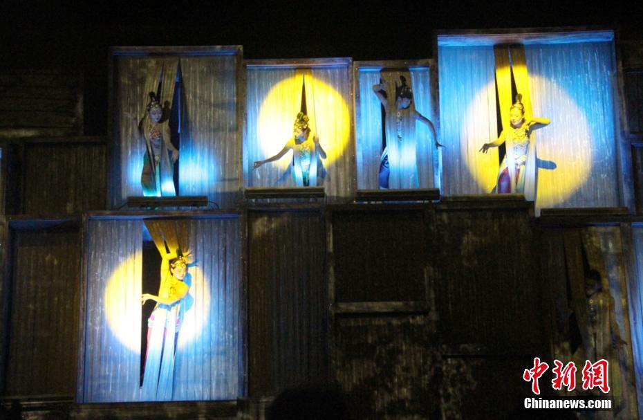 《又見(jiàn)敦煌》實(shí)景“穿越”講述絲路故事 《又見(jiàn)敦煌》實(shí)景“穿越”講述絲路故事