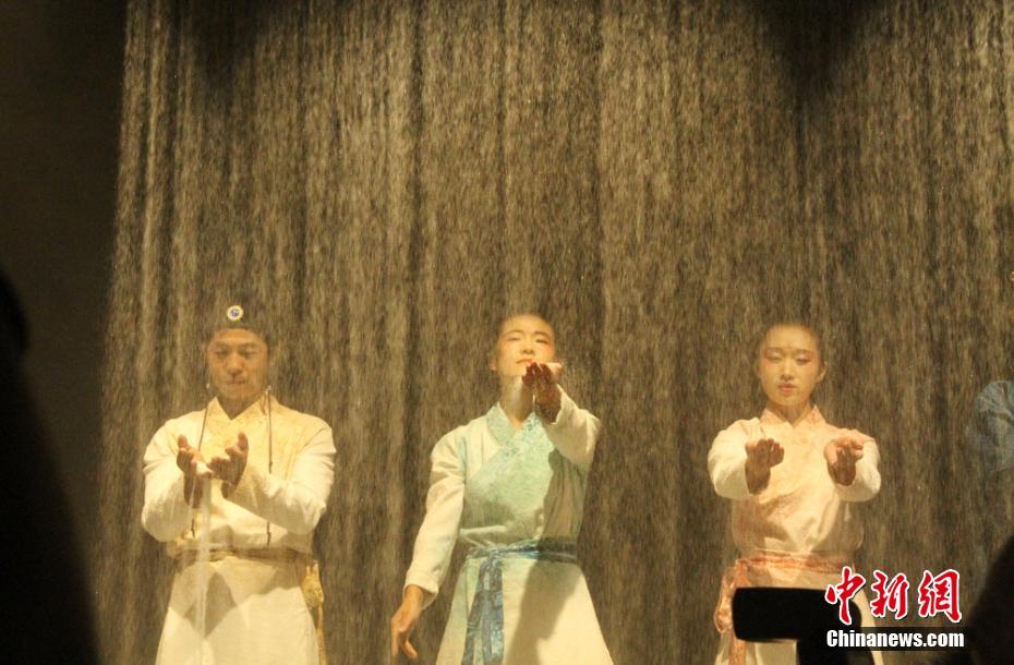 《又見(jiàn)敦煌》實(shí)景“穿越”講述絲路故事 《又見(jiàn)敦煌》實(shí)景“穿越”講述絲路故事