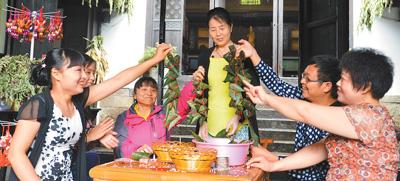 人民日報盤點各地過端午習俗:秭歸端午比年大