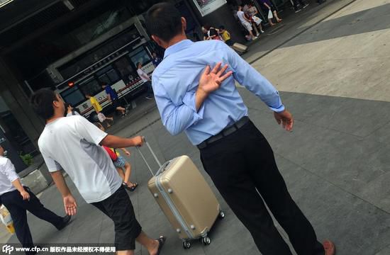 76磬_܇վV(chng)ڵ̎@ͨƱ̎ıؽ(jng)֮·(li)ĳ˿࣬ʮƱ؜ӷɢڸr(sh)rס^ˣҪL(zhng);܇ô?ͬr(sh)ָh(yun)̎ʾҪIƱеˌ(du)֮Ҳͣ_ҸSƱ؜x_D顰Ʊ؜ӡͬİʾք(sh)@ք(sh)ǸVͬƱr(ji)١