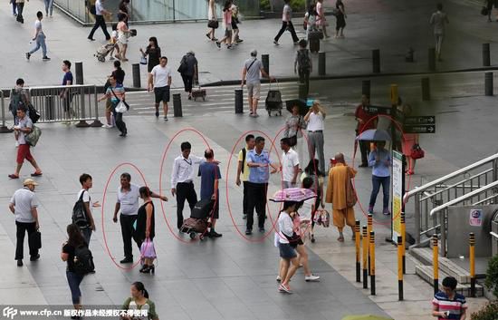 _܇վǰďV(chng)֮⣬Ʊ؜ӂI(lng)U(ku)_܇վ̎Ʊ؜ӵȺڴˣֱ(zhn)Ļ܇վվȺ_܇վǵĴTڣͬЎƱ؜ӵȺڴˣr(sh)^ĳ˿ʹԒȥ9£c͵ļðƱ؜˔(sh)H]Мp٣Ȼͬӵb磺{(ln)ɫƷסƣŮ㡣⣬߀СtɫR׵ġ(w)(du)ɆTǡˆTc͵(du)鮔(dng)СD_܇վV(chng)Ʊ؜ӡѼðˆT_˿ُ(gu)߃r(ji)Ʊ