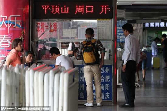 20149϶ӛ߰LrȣðƱ؜_ķʽ׃ǰ_g(sh)У˿ͱƱ(w)ģڽX֮󣬲]I(lng)ȡκε܇ƱǽĲLУ˿ڸX֮󣬿õһl(f)Ʊo˿һNԞԼX֮õ܇ƱS󣬳˿ͱƱ(w)ĵĹˆT܇վ܇վӬF(xin)(chng)ƱIƱS󽻵˿У˕r(sh)(x)ĵĳ˿͕(hu)l(f)F(xin)Ʊϵăr(ji)h(yun)Լǰ֧oƱ؜ӵăr(ji)񡣶@Ĳr(ji)ͱƱ؜ٍˣǴ˕r(sh)Ʊ؜x_˿yԻ^Ҍ(du)Xڰɳؓ(f)؟(z)ʾҪC(sh)Ʊ؜_ҪC(j)朣ץF(xin)УҪ˿ָJ(rn)Ǻܶ˿͛]Еr(sh)gɳ{(dio)飬Ԍ(do)o(w)(du)@NyM(jn)иΡڰɳݠ^(q)w܇վV(chng)ϣƱ(w)ڵĵ䁣]Й(qun)ȥ_܇վfǣƱ؜ӂڏV(chng)_]M(jn)܇վą^(q)Ҳo(w)(qun)M(jn)йF·_ʾ̎ОҪ(g)TϣΪ(d)һ(g)T(zh)(li)yȡDһƱ؜ӡ឵һ˿ǰλڻ܇վһǵġ۾|Ʊ(w)ġُ(gu)Ʊ