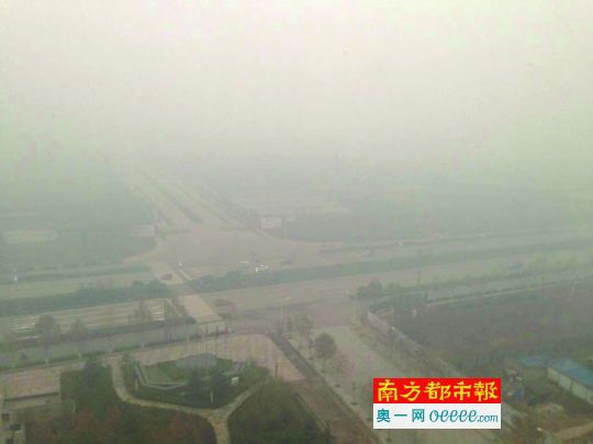 環(huán)保部督查組巡視遭遇渣土車揚(yáng)塵漫天險(xiǎn)迷路