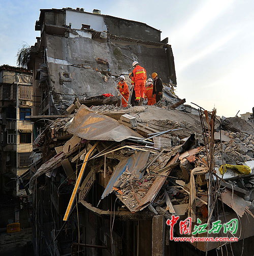 救援。本報記者 楊繼紅攝