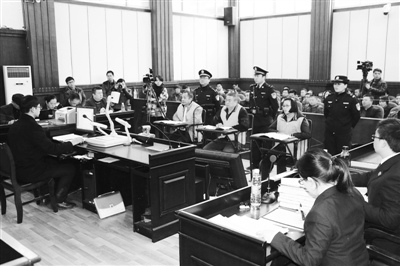 扶貧成干部“發家致富”機遇用職務便利吃拿卡要