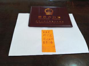 小偷偷越野車財物 留字條提醒:以后記得關門窗