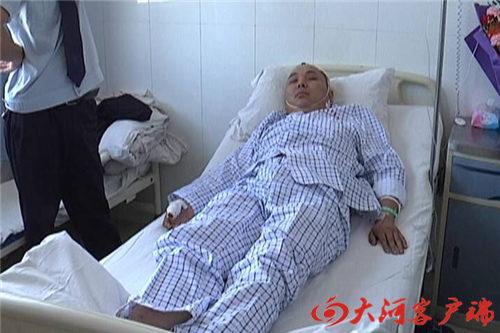 城管被占道經營商販連捅8刀 監控錄下行兇過程