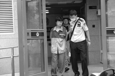 流浪女用鐵鏈抽死1名男子騎車逃亡70公里被抓