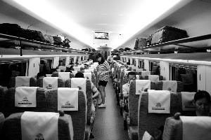 中國標準動車組首次載客運行 乘車空間等均有改進