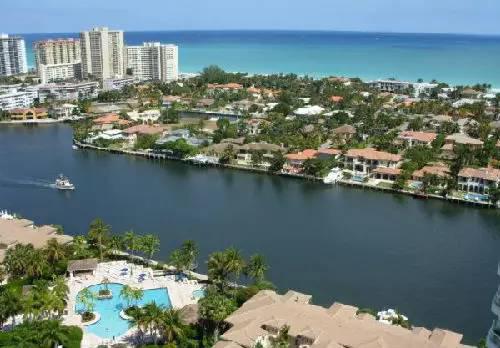 ▲谷歌地圖顯示,賀業軍和黃紅的潛逃目的地是佛羅里達州一處海景社區。