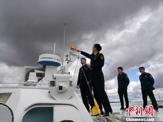 “中國東極”口岸開關 首航日12艘次水翼高速客船進出口岸