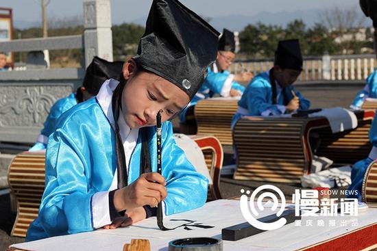 湖南一小鄉村走出21位博士百余碩士 有何秘籍?