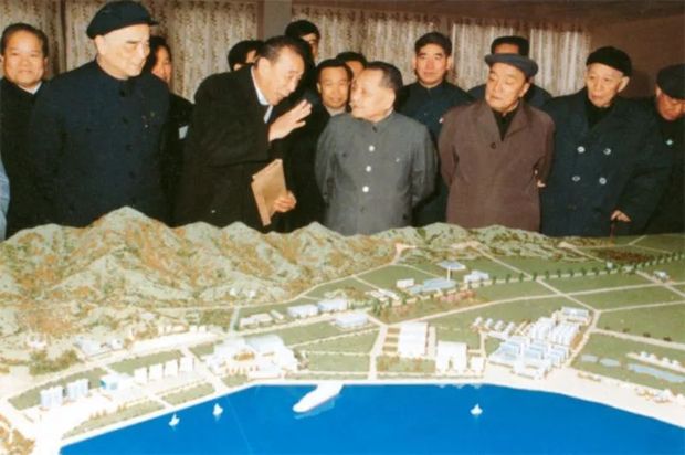 那座“拓荒牛”塑像的背后,也承載著軍人的汗水和希翼