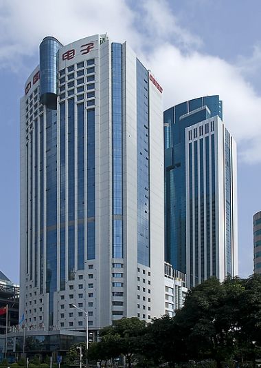 那座“拓荒牛”塑像的背后,也承載著軍人的汗水和希翼