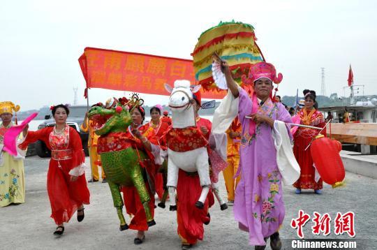 圖為民俗展演現場。 黃艷梅 攝