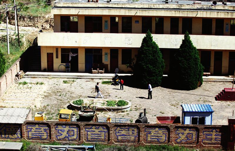 600平方米的學校,只有一個學生和兩個老師 600平方米的學校,只有一個學生和兩個老師