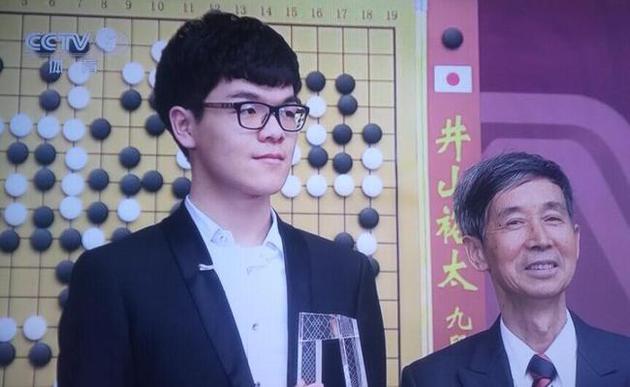 柯潔四月與AlphaGo戰三番棋 人類將組團挑戰AI
